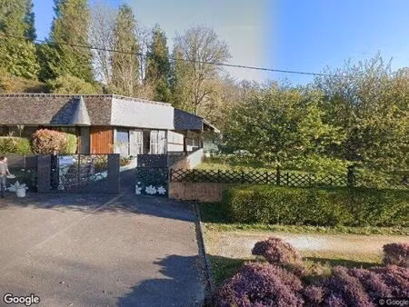 maison des années 60 avec vie de plein peid