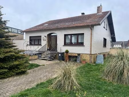 maison individuelle dans quartier tranquille