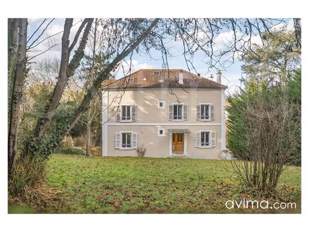 maison familiale au coeur du village de l'étang la ville