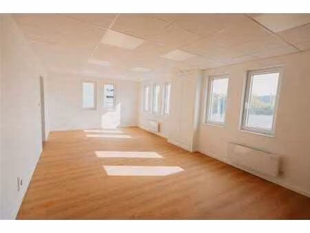 bureaux rénovés proche de la n4 et e411