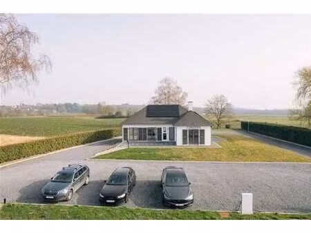 villa rénovée pour activités libérales  paramédicales ou bur