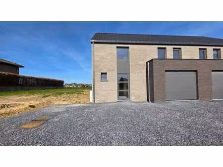 mais. neuve 3 à 4 c.  prête à être emménagée  quartier résid