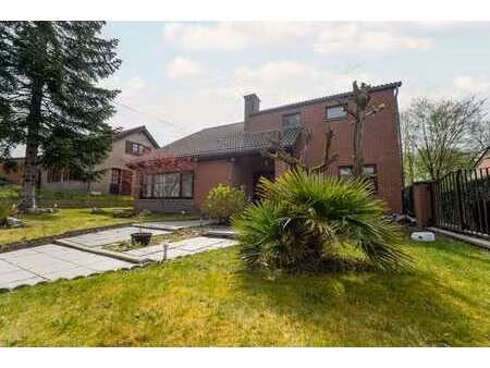 superbe villa 3 chambres avec grande terrasse et beau jardin