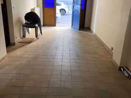 garage  entrepot de 23m² en plein coeur de la cee. rue demot