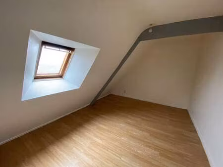 location appartement 3 pièces à saint-méen-le-grand (35290) : à louer 3 pièces / 42m² sain