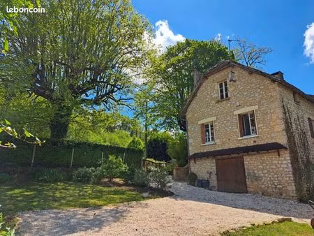ancienne maison en pierre avec 3 hectares de terrain 130 000 euros