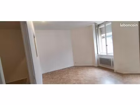 mazamet centre - t1bis de 28 6 m2  lumineux