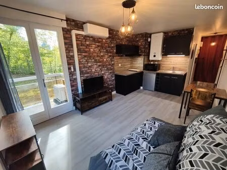 studio meublé climatisé 25m² avec balcon et cave entièrement rénové