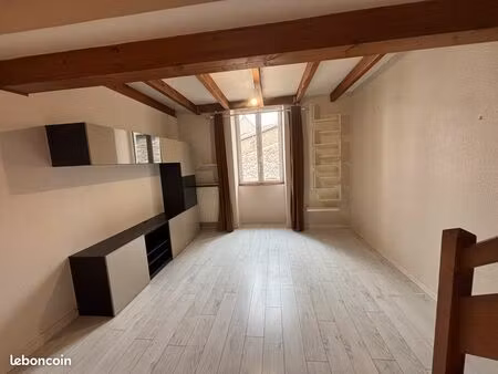 bel appartement f3 beaucoup de charme