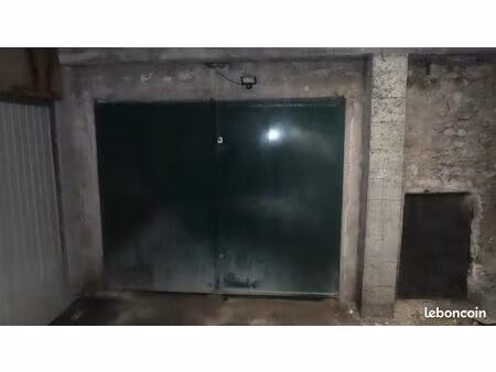 espace de stockage  stationnement moto