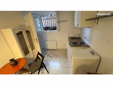 loue studio meublé 24m2