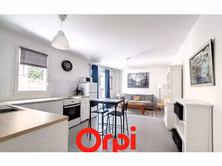 location appartement  m² t-2 à le beausset  718 €