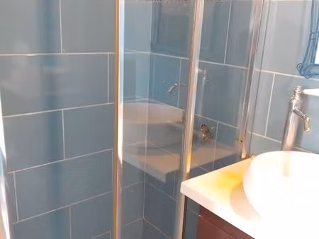 studio meublé proche gare avec jardin et service de buanderie