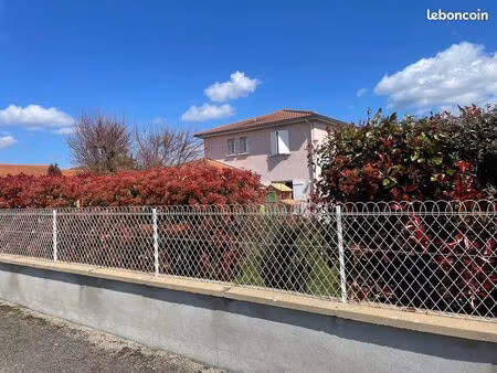 veauche centre: 100m2- 3chambres-garage 35m2- terrain 800 m2