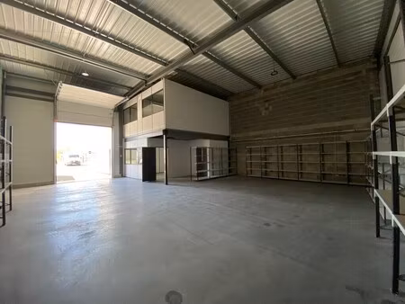 location local d'activités 200 m²