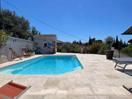 maison d'architecte de 170 m² r+1 avec piscine terrasse  sous-sol et garage sur 865 m² de 