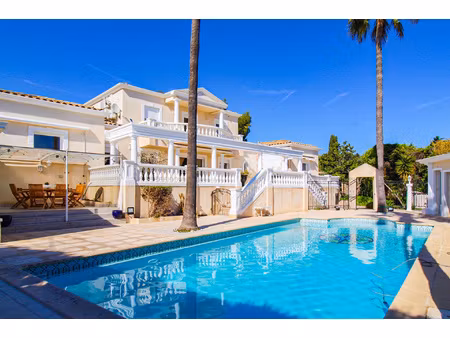 villa de prestige aux prestations exceptionnelles 250 m2 h