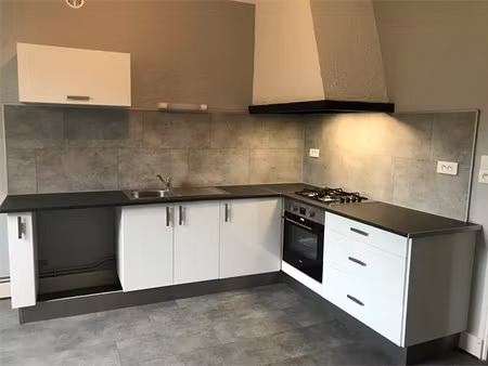 plein centre  f3 lumineux avec cuisine équipée