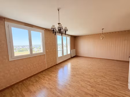à louer appartement t3/t4 76 m2 dernier étage avec vue