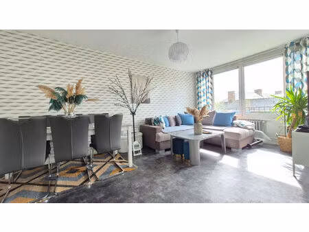 superbe appartement lumineux avec 3 chambres dans une résidence prisée  avec cave et stati