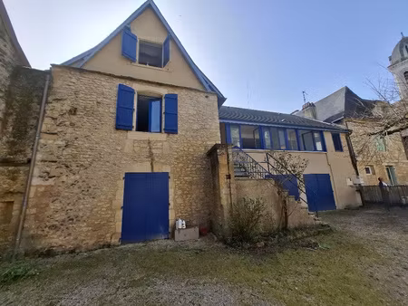 centre de montignac-lascaux. t3 avec cour et cave