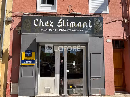 à louer local commercial en plein centre-ville d'aubagne 47 03 m2