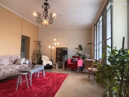 belle demeure proche de morestel. 340m2. 13 pièces. grands espaces. opportunités : locatio