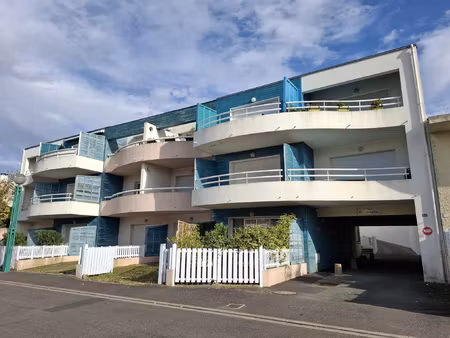 t2 avec balcon  cave et parking au coeur de la pironnière