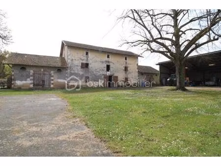 maison à rénover avec nombreuses dépendances