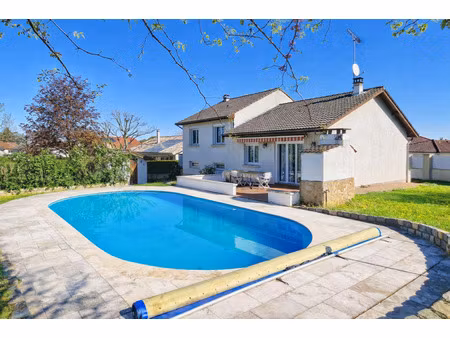 maison 94 m2 3 chambres piscine terrain 961 m2 ville