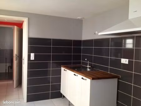 à louer jolie maison centre-ville d’auxi le château