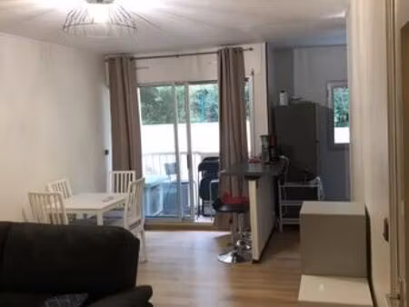 t2 proche jardins de la fontaine