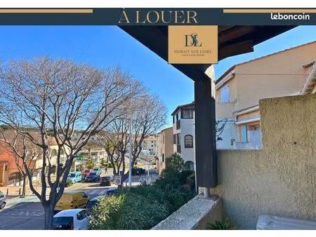 studio meublé avec balcon terrasse  proche port et centre