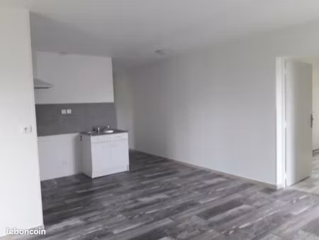 f3 de plain pied avec terrain a lucenay les aix