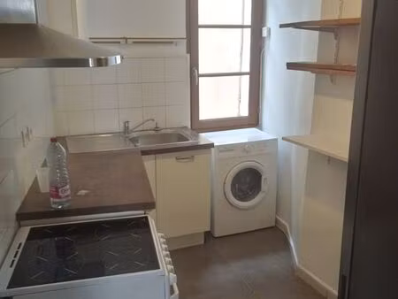 grand t1 meublé et rénové brignoles centre