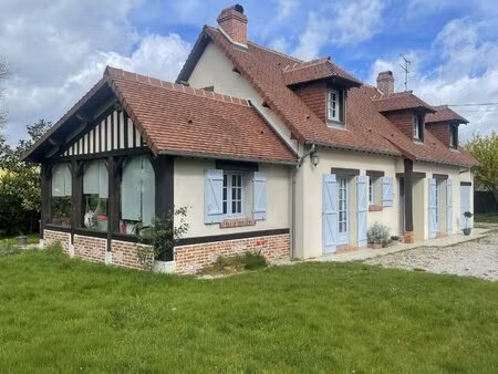 proche pont l'evêque  dans village  maison 3 chambres avec garage.