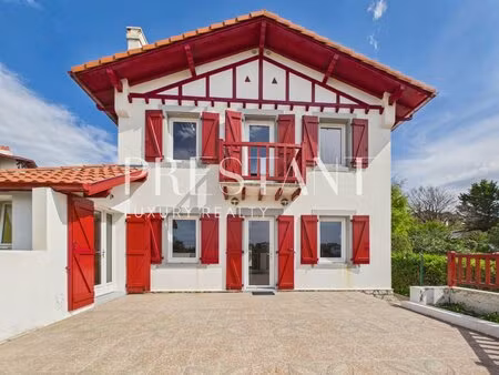 maison de village avec vue sur l'océan