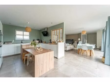 maison 6 chambres de 196 m² à camblanes-et-meynac