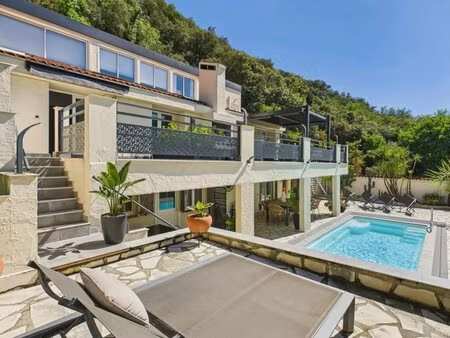 vente de cette unique propriété de 12 pièces  288 m²  située à amélie-les-bains-palalda