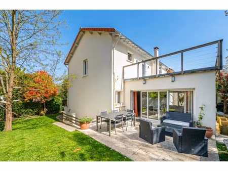 vente maison 7 pièces 220 m² à saint-cloud (92210)  1 563 000 €