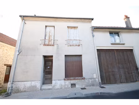 a vendre à pierrelaye corps de ferme avec maison  immeuble 