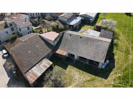 maison avec 645 m² de dépendances