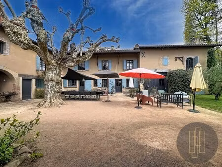 entre dombes et beaujolais – propriété de caractère au cœur d'un environnement privilégié