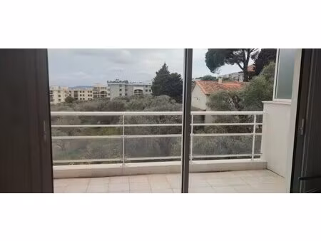 studio de 25m² avec terrasse de 7m²