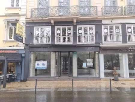 location commerce 137 m²