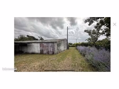 ancien chai grange garage sur terrain constructible de 2000m2 arboré