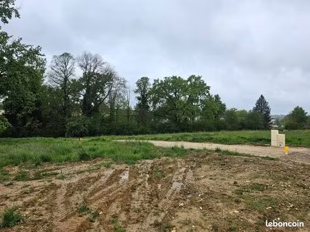 terrain 630 m² buellas