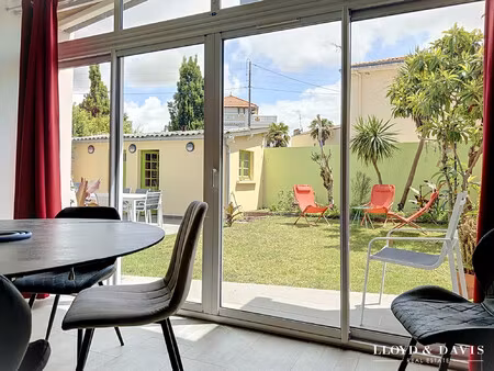appartement avec jardin (débarras)  400 mètres plage