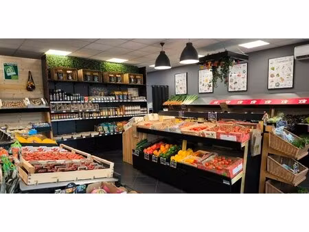 gaillan-en-médoc  primeur environ 145 m² avec parking.