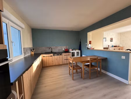 a vendre à lampaul-guimiliau - 135m²